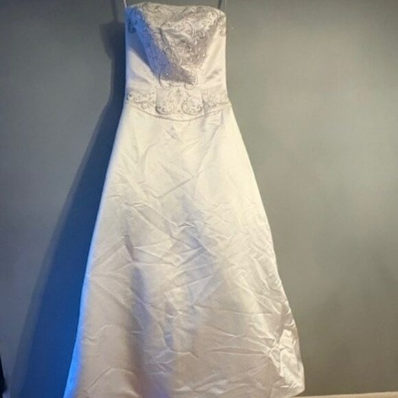 David’s Bridal Michaelangelo/T8589 Strapless Beaded Wedding Dress - Picture 1 of 10